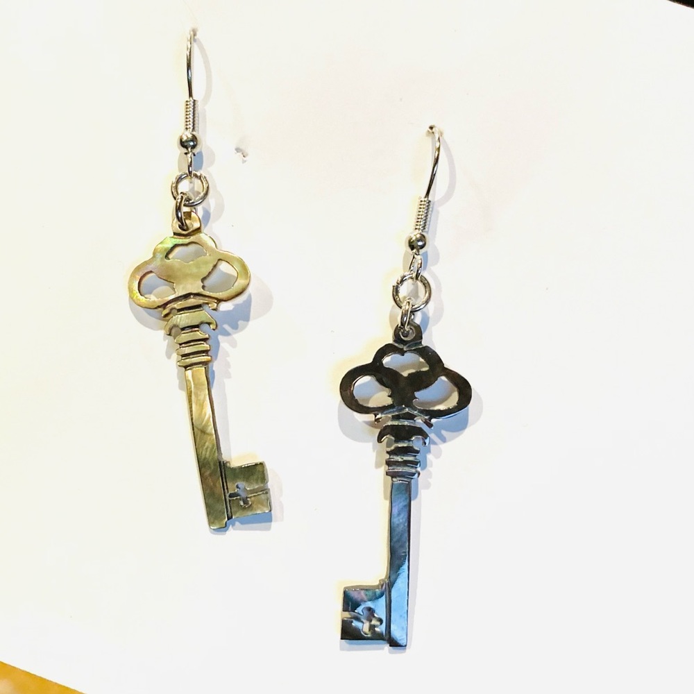 Unique Key Shell Earrings - Picture 4 of 6